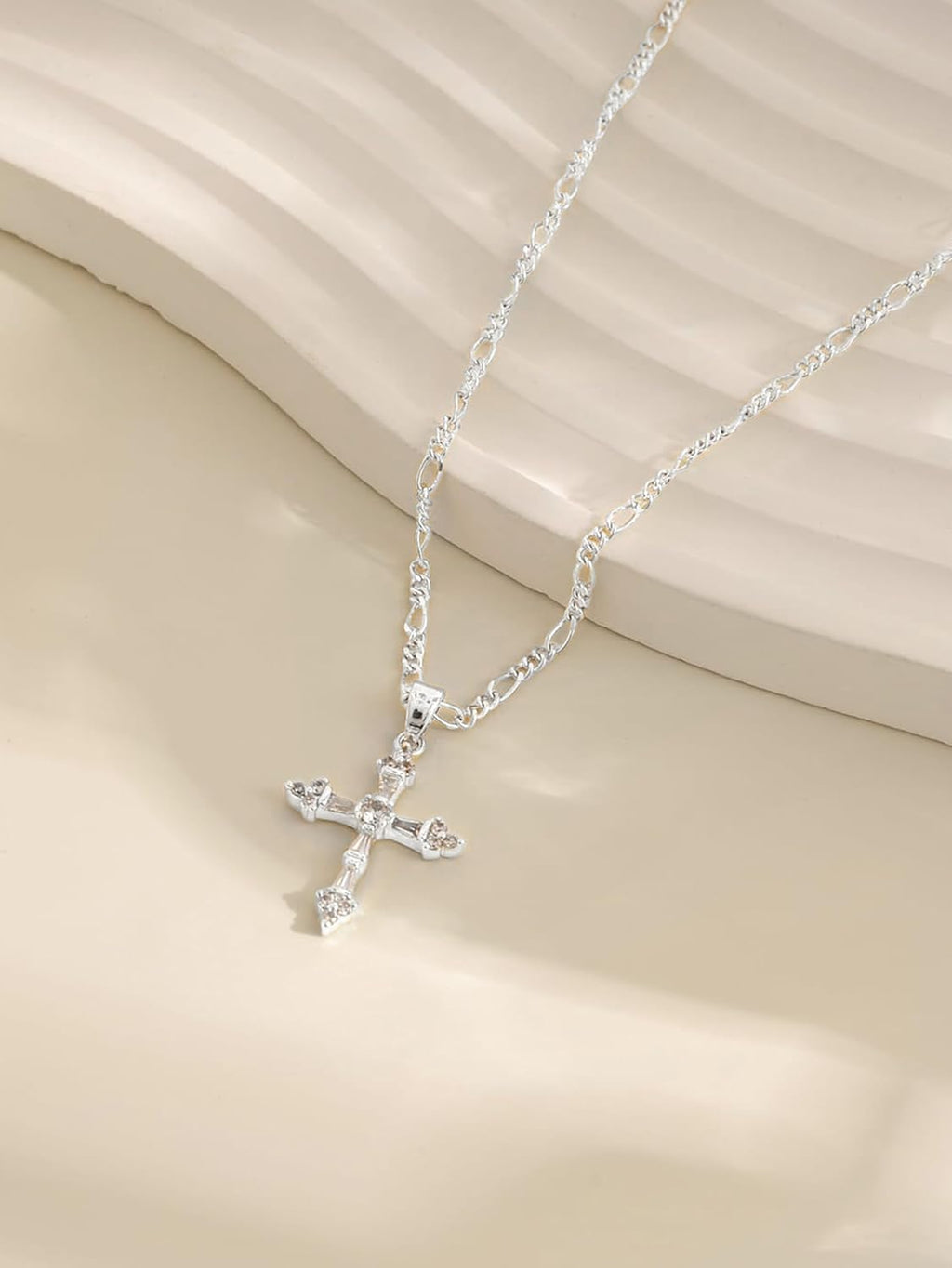 Cross Necklace for Women,Double Cross Necklace 14K Gold Plated Cross Pendant Necklace Dainty Gold Cross Necklaces for Women Trendy Small Cross Charm Necklace Simple Cute Choker Necklaces Gold Jewery