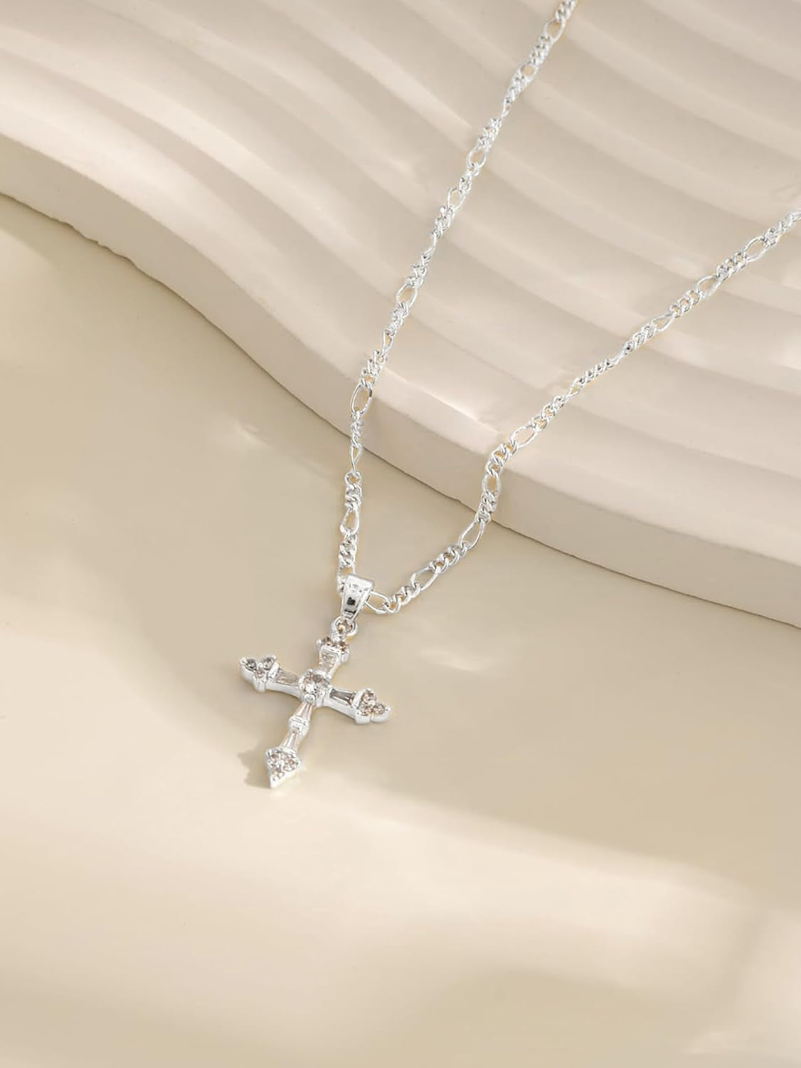 Cross Necklace for Women,Double Cross Necklace 14K Gold Plated Cross Pendant Necklace Dainty Gold Cross Necklaces for Women Trendy Small Cross Charm Necklace Simple Cute Choker Necklaces Gold Jewery